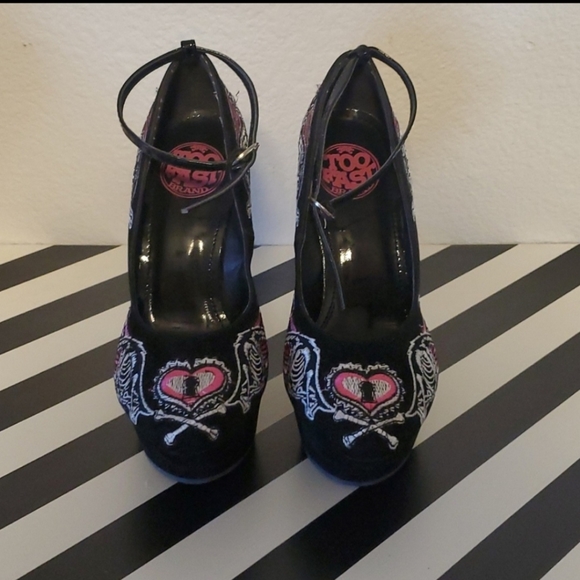 Too Fast Flamingo Wedge, size 6.5 - Picture 3 of 3